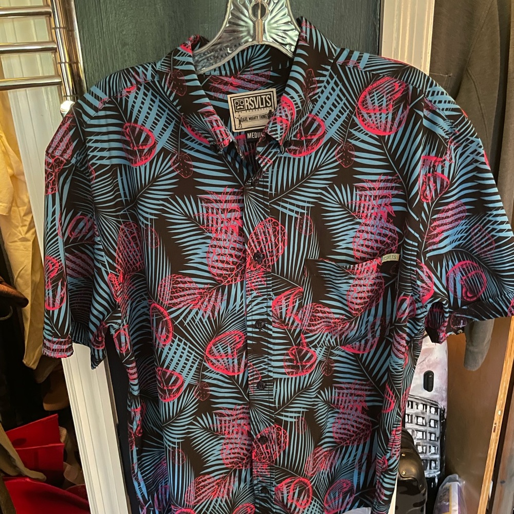 Rsvlts aloha shirt medium